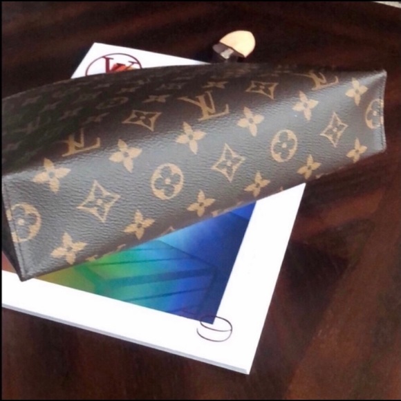 ♡LOUIS VUITTON Clutch 26♡ - Picture 7 of 13